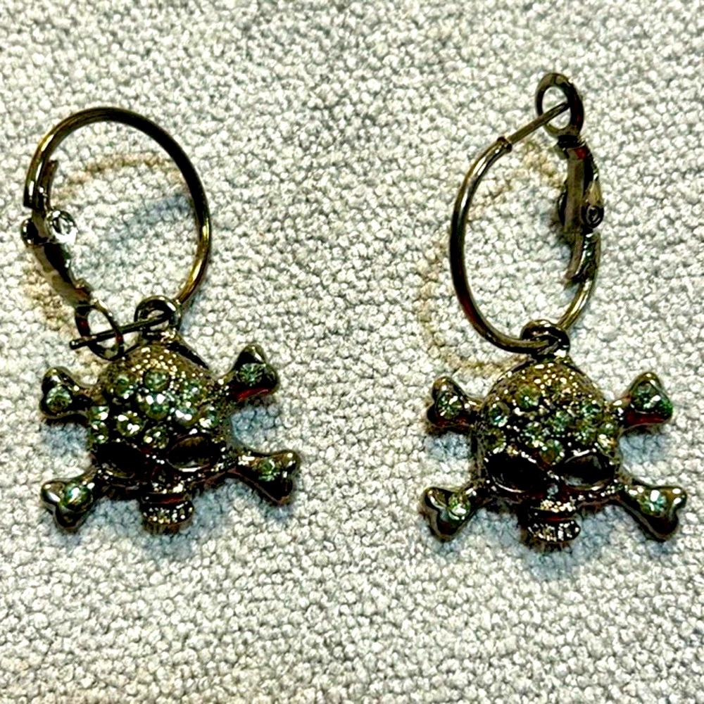 Skull earrings